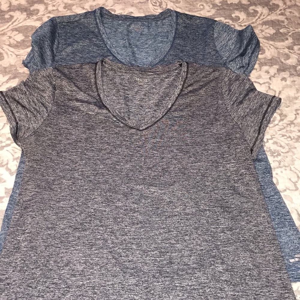 Set of 2 athletic tops: teal & black
